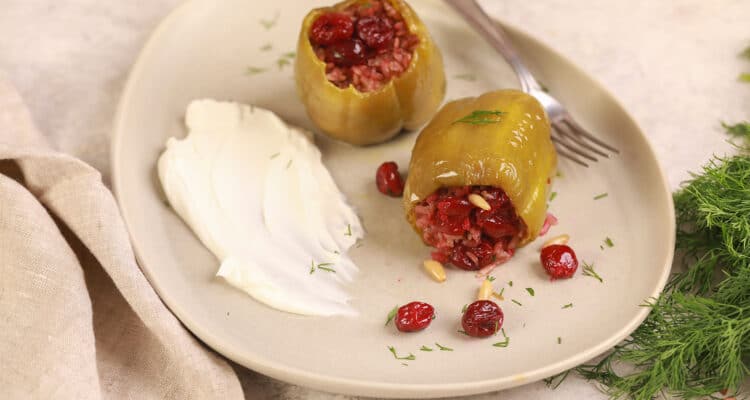 Fırında Vişneli Biber Dolması Tarifi