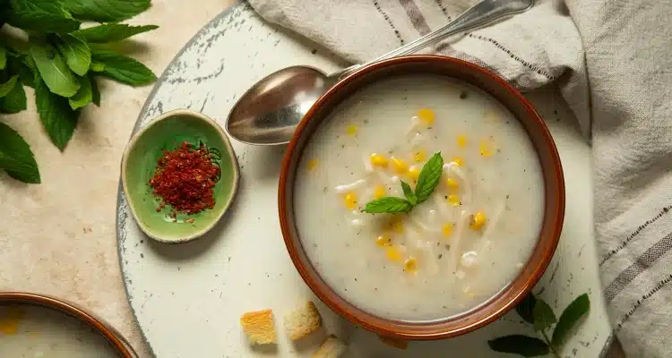 Erişteli Mısırlı Yayla Çorbası Tarifi
