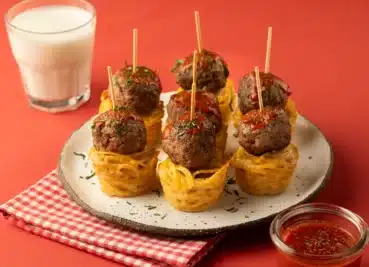 Makarna Çanağında Köfte Tarifi