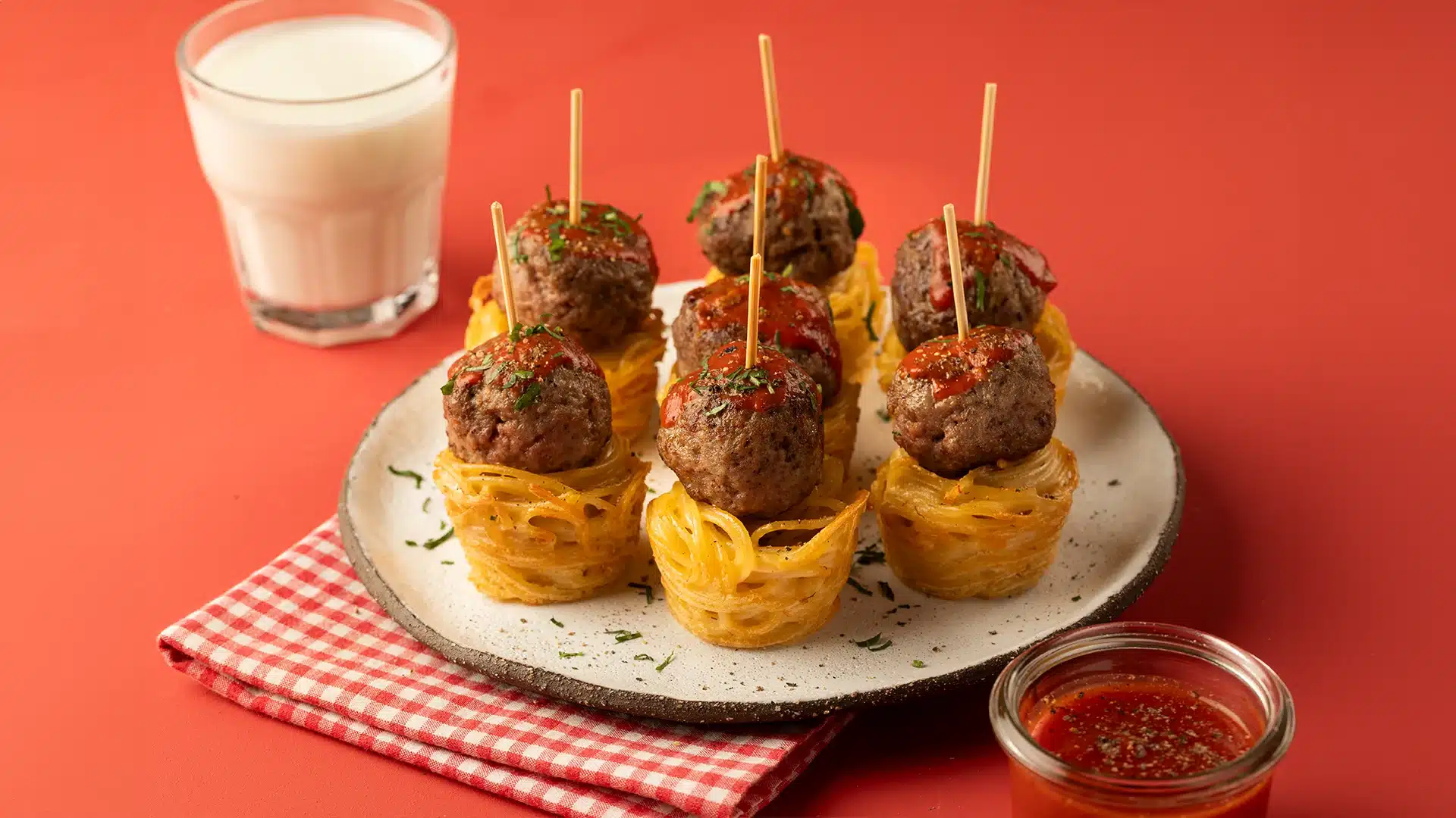Makarna Çanağında Köfte Tarifi