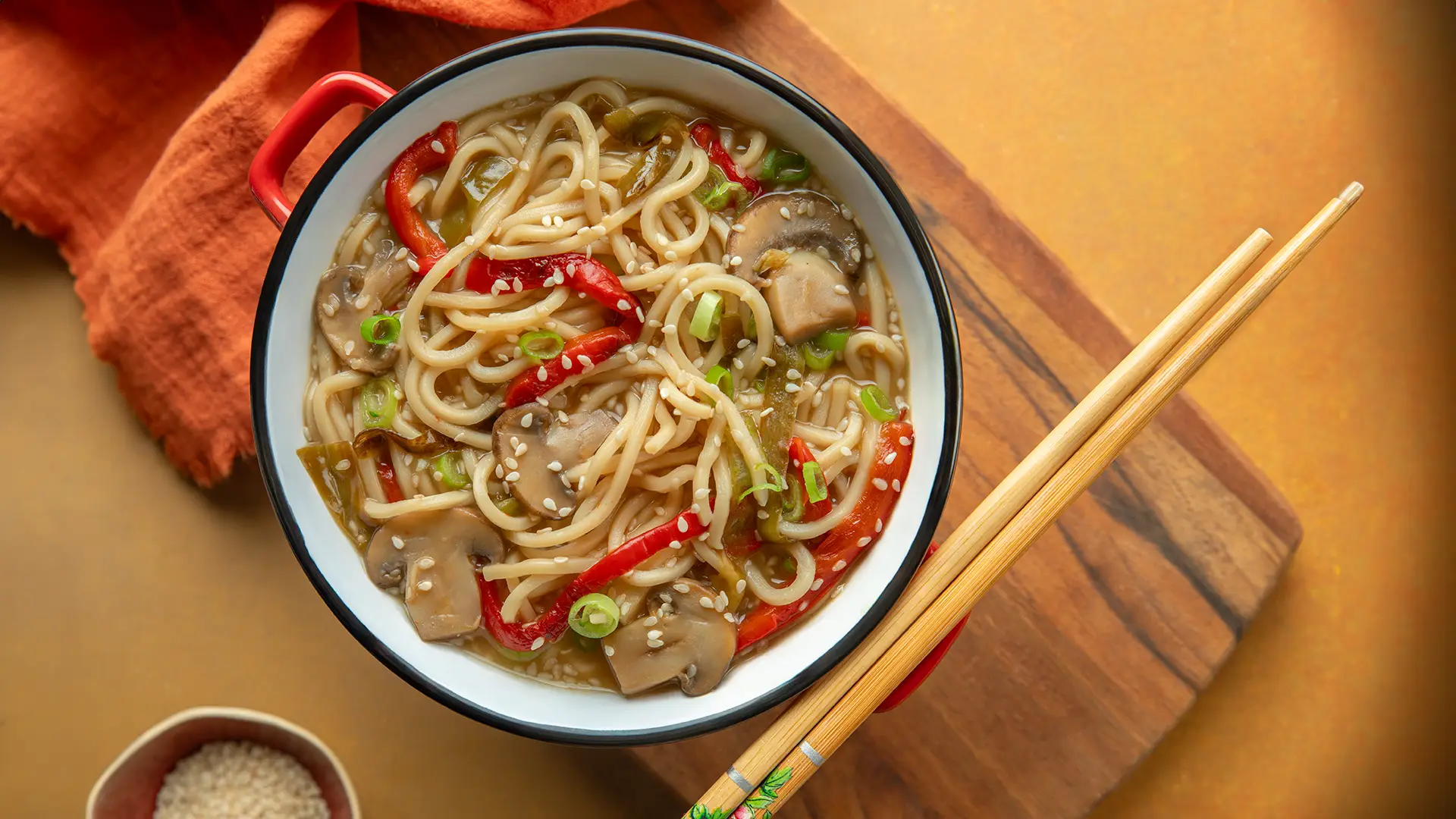 Susamlı Ve Sarımsaklı Noodle Tarifi