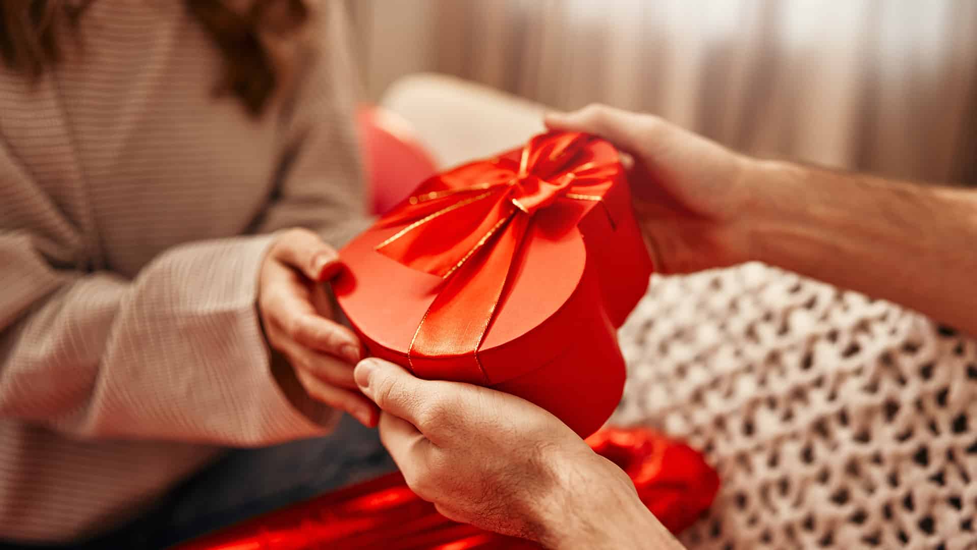: Kalp şeklinde hediye kutusu